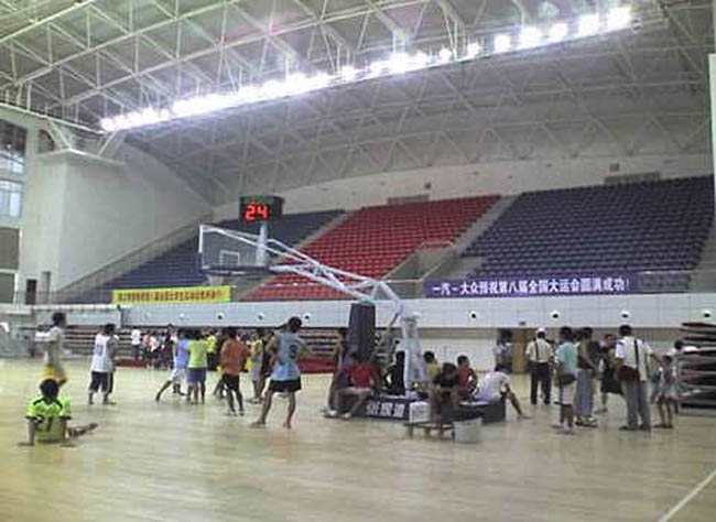 香港室内篮球馆体育看台螺栓球网架